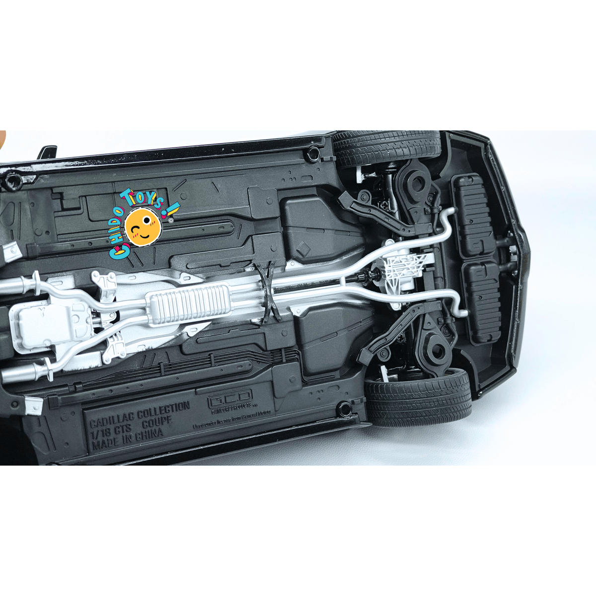 Kyosho Cadillac CTS Coupé 1:18 Black Metallic con apertura total - Chido Toys