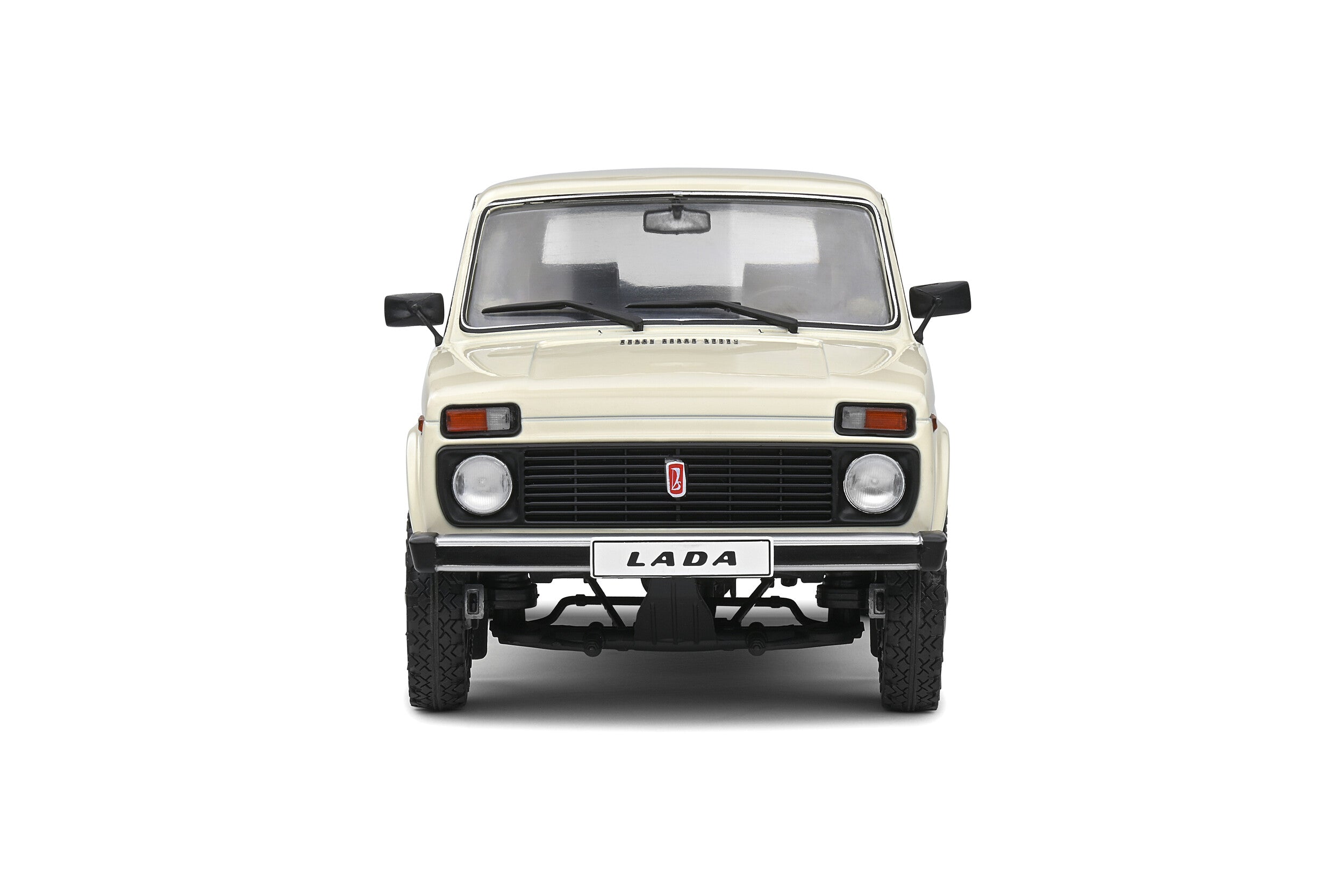 Solido Lada Niva 1600 1980 1:18 color crema clásico