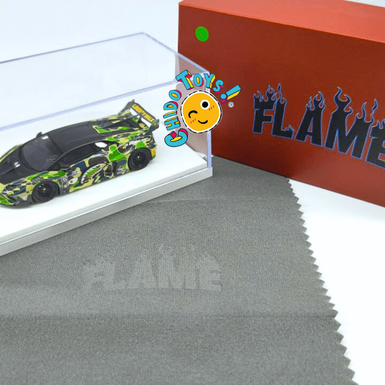 Lamborghini Huracán GT Liberty Walk “A Bathing Ape” Camuflaje Verde 1:64 con Base y Capelo – Flame Models - Chido Toys