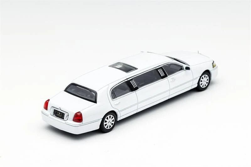 LCD Models Lincoln Town Car Limousine 2003 1:64 blanco con capelo - Chido Toys