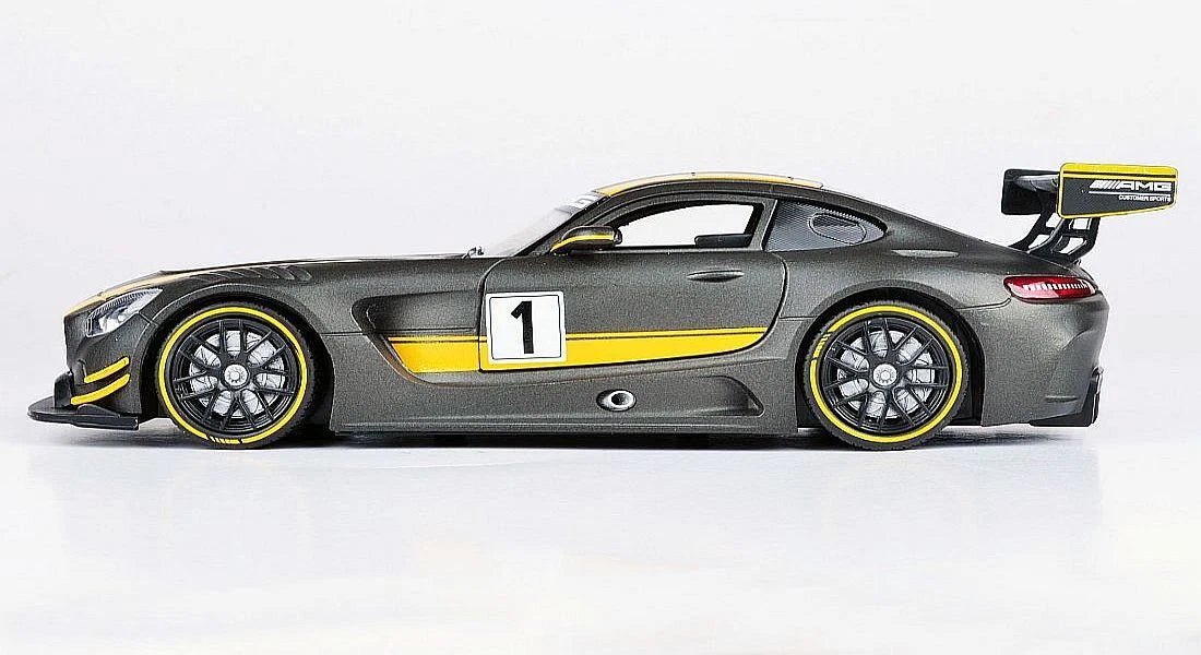 Mercedes - Benz AMG GT3 escala 1:24 MotorMax – Gris mate con rayas amarillas - Chido Toys