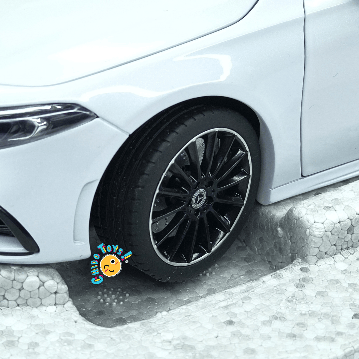 Mercedes-Benz Clase A AMG Line W177 Norev 1:18 Digital White con apertura total - Chido Toys