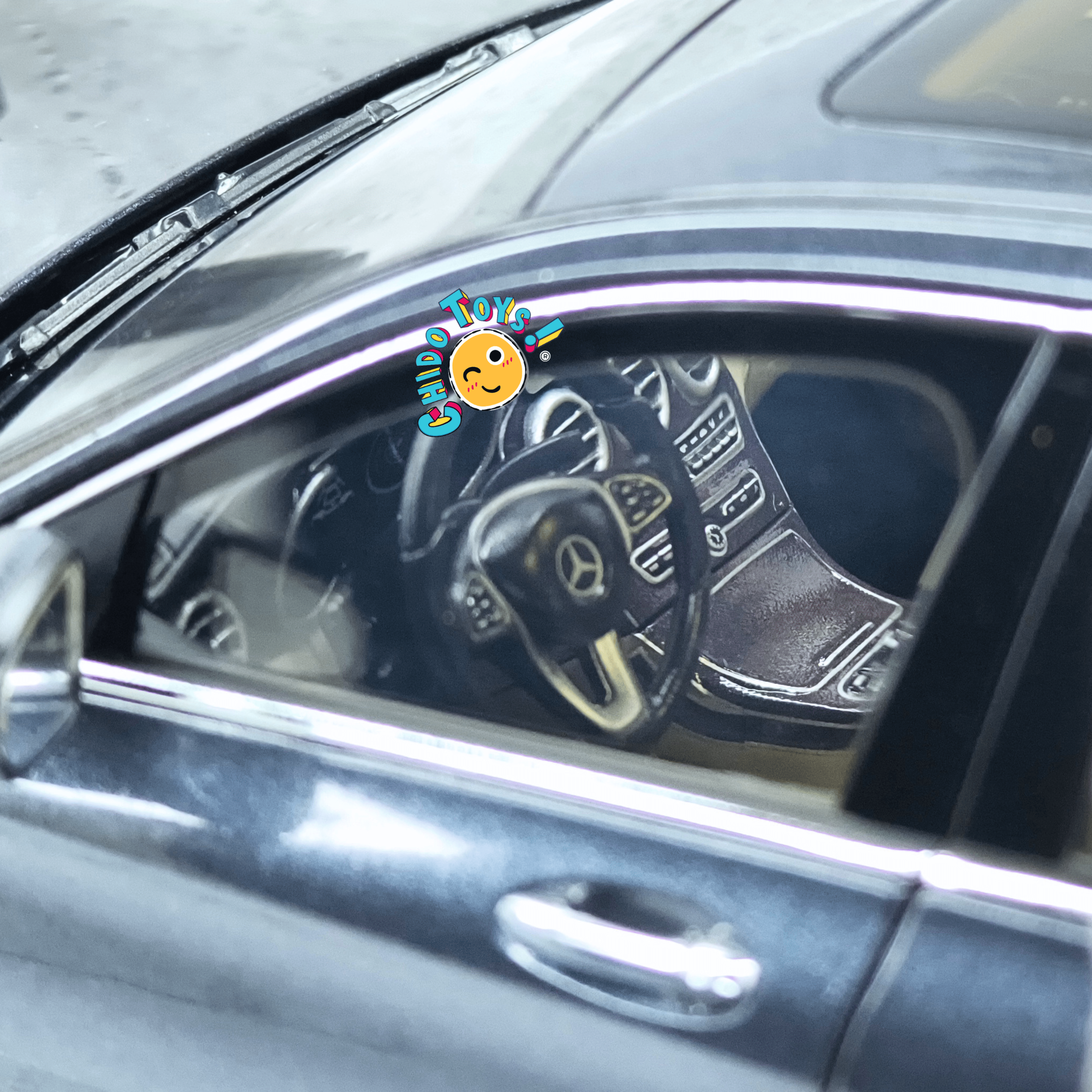 Mercedes-Benz Clase C W205 Avantgarde Norev 1:18 gris tenorita Dealer Edition - Chido Toys
