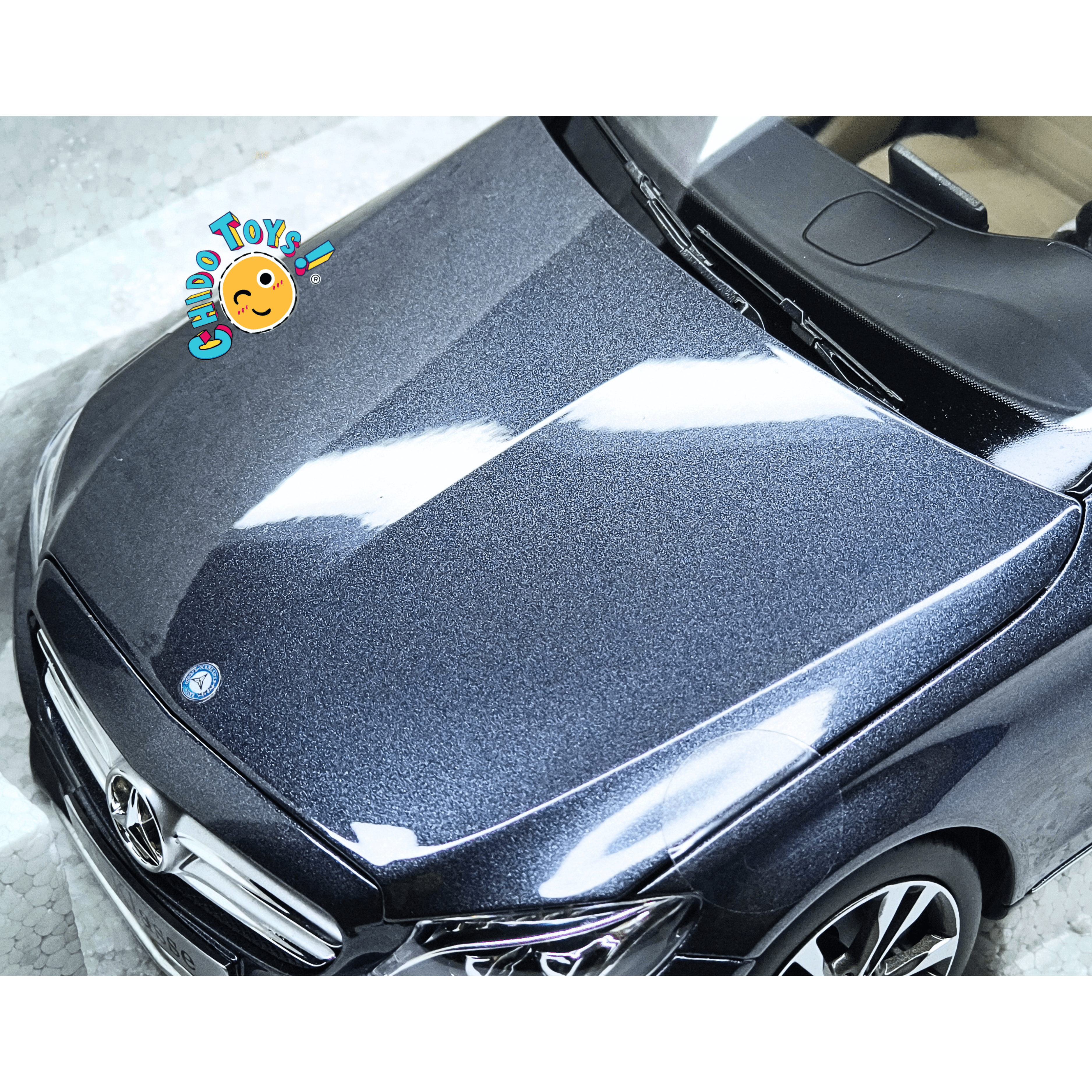Mercedes-Benz Clase C W205 Avantgarde Norev 1:18 gris tenorita Dealer Edition - Chido Toys