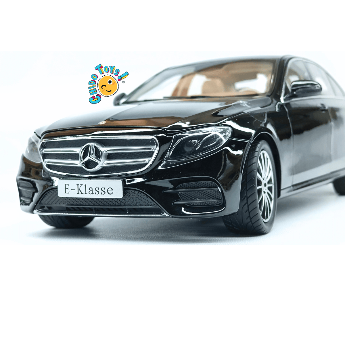Mercedes-Benz Clase E W213 AMG Line iScale 1:18 Obsidian Black con apertura total - Chido Toys