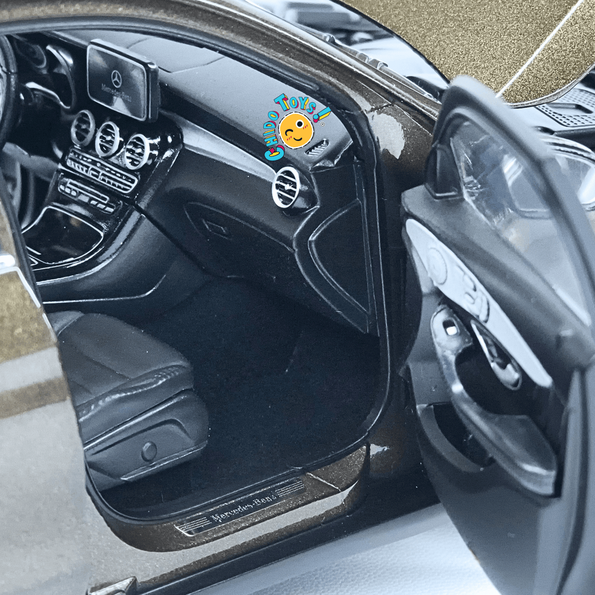 Mercedes-Benz GLC 1:18 Norev marrón metálico con apertura total - Chido Toys