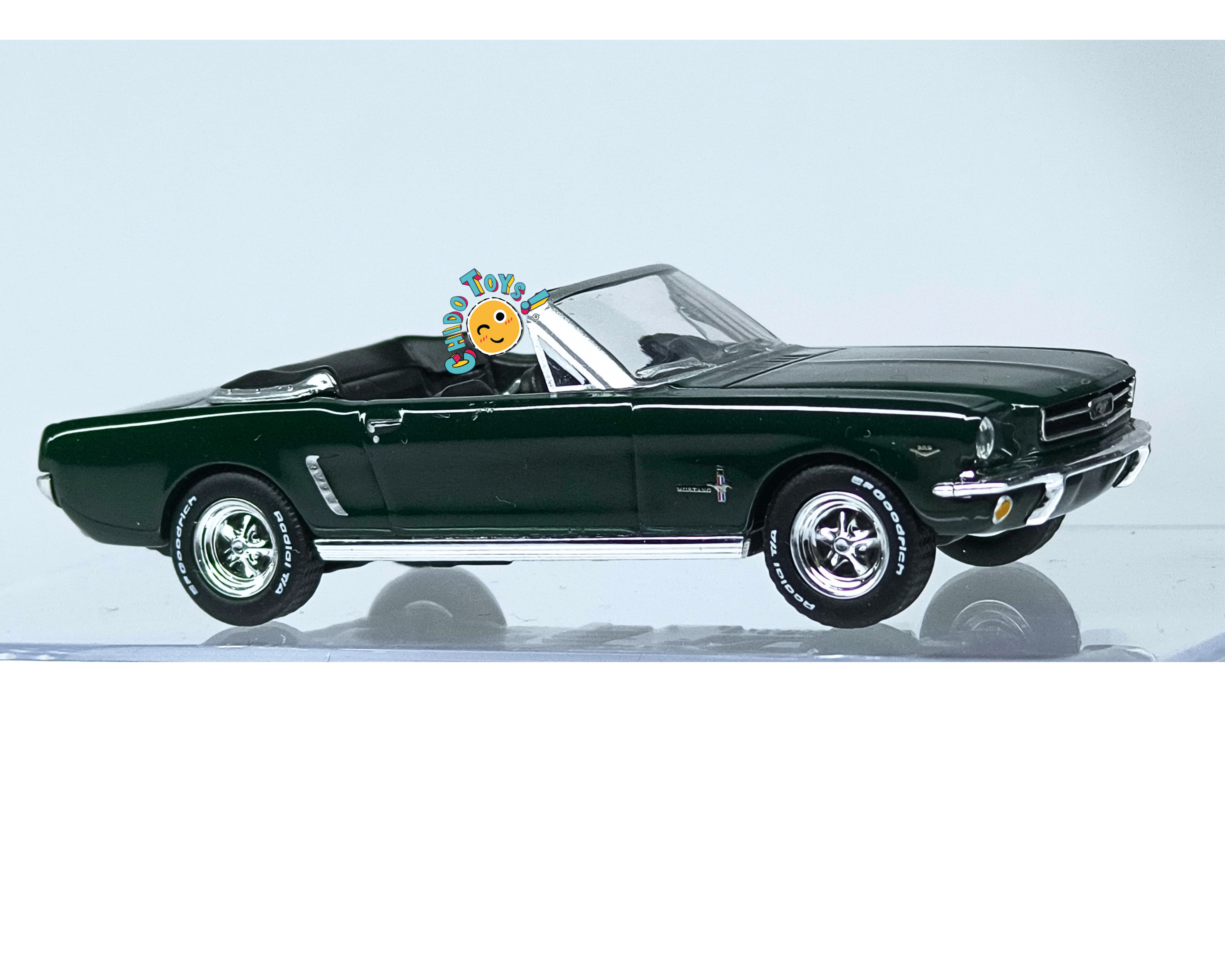 Mini GT Ford Mustang Convertible 1965 Verde Oscuro Primera Edición - Chido Toys