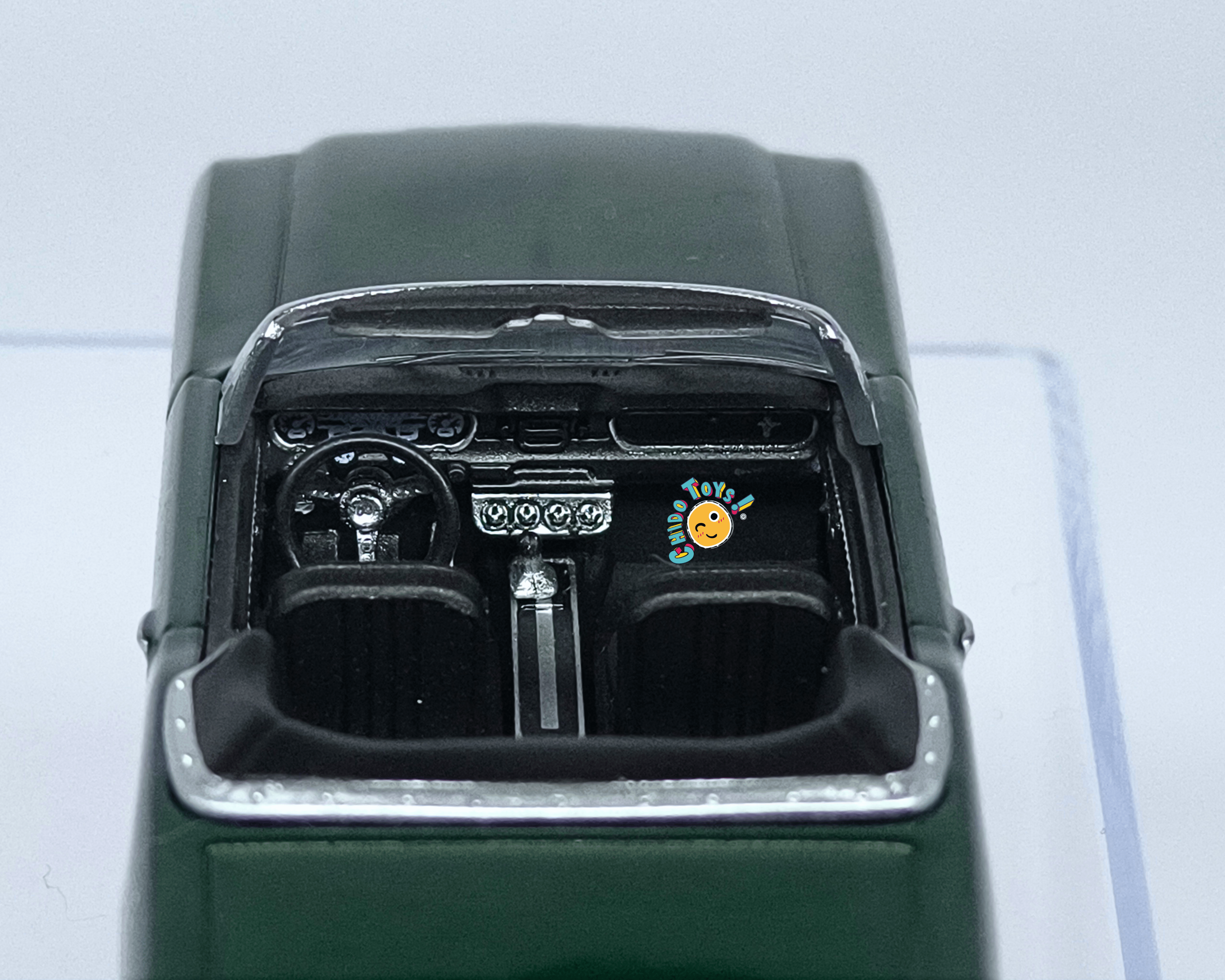 Mini GT Ford Mustang Convertible 1965 Verde Oscuro Primera Edición - Chido Toys