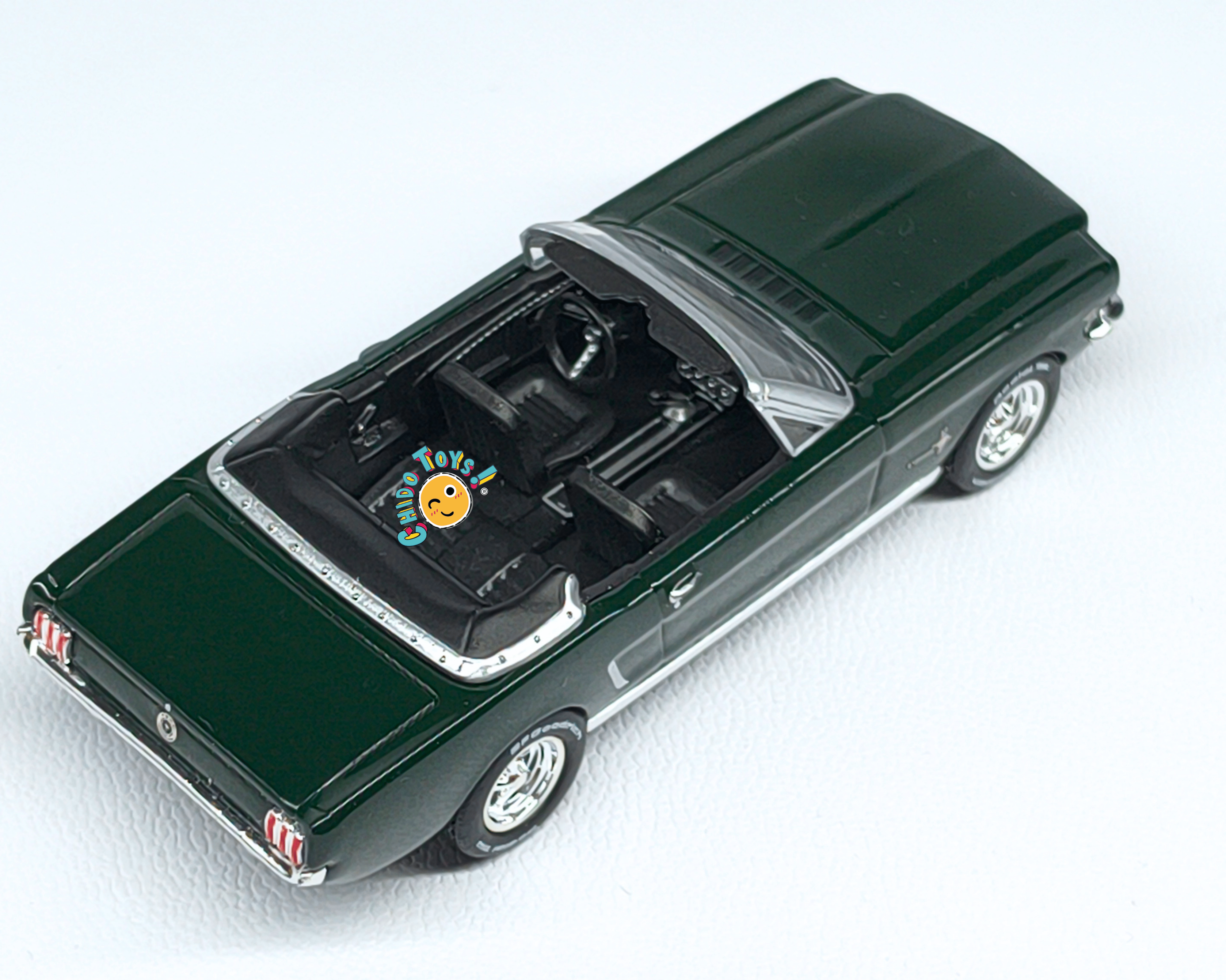 Mini GT Ford Mustang Convertible 1965 Verde Oscuro Primera Edición - Chido Toys