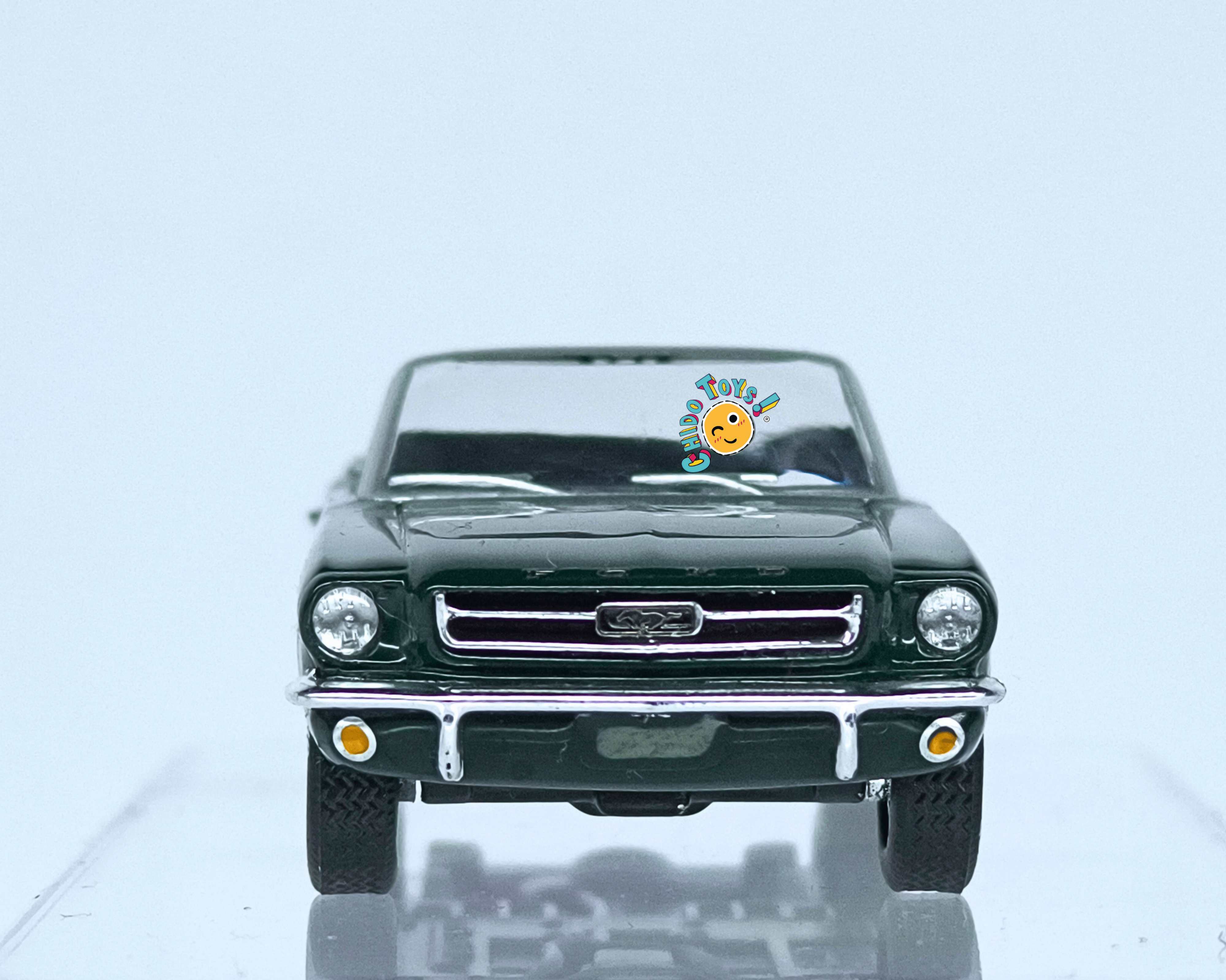 Mini GT Ford Mustang Convertible 1965 Verde Oscuro Primera Edición - Chido Toys