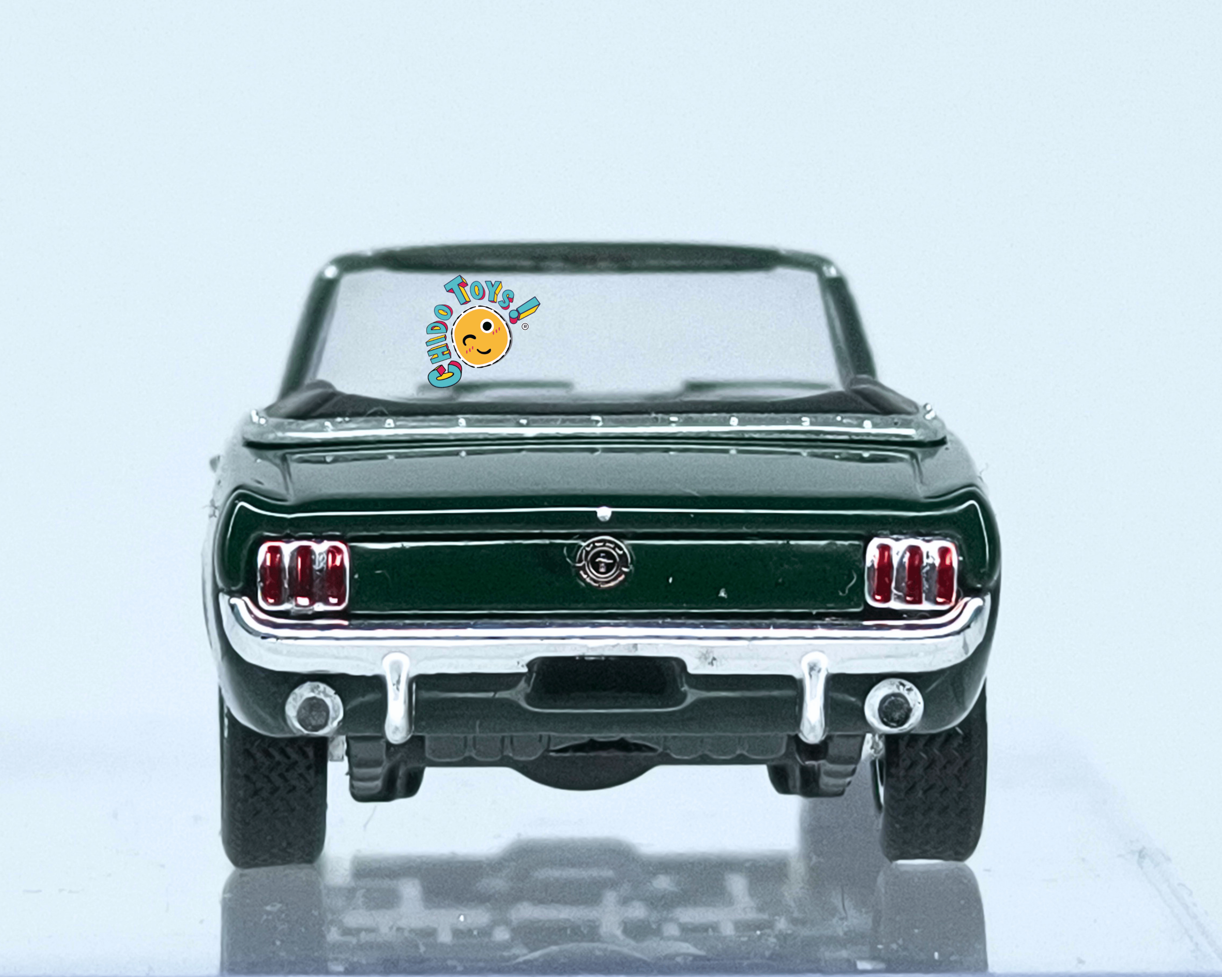 Mini GT Ford Mustang Convertible 1965 Verde Oscuro Primera Edición - Chido Toys