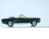 Mini GT Ford Mustang Convertible 1965 Verde Oscuro Primera Edición - Chido Toys