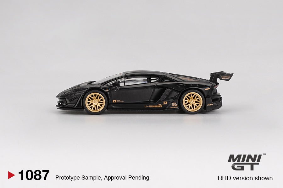 Mini GT Lamborghini Aventador LBWK 1:64 negro mate rines dorados - Chido Toys