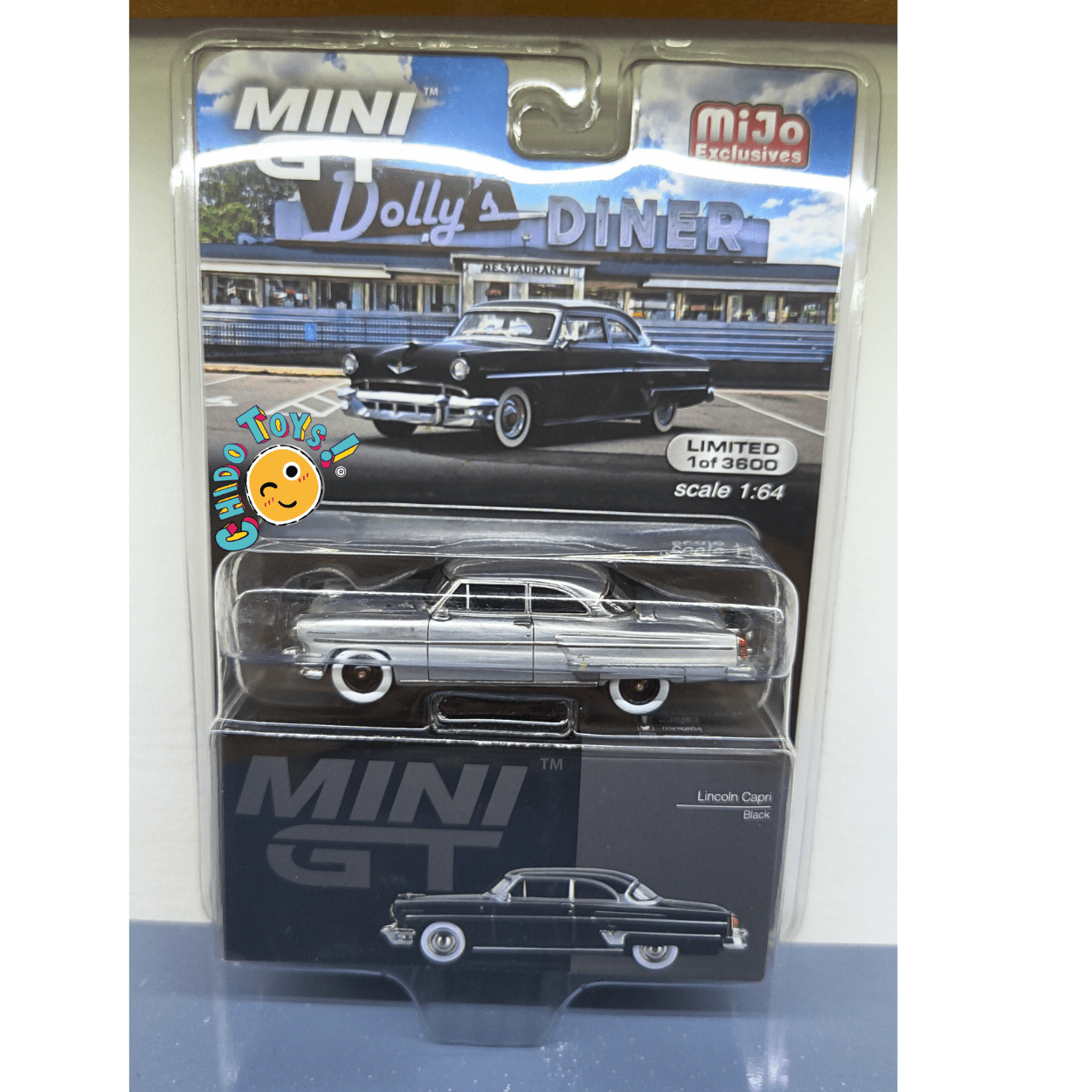 Mini GT Lincoln Capri Black 1:64 | Versión CHASE MiJo Exclusives | Chido Toys - Chido Toys