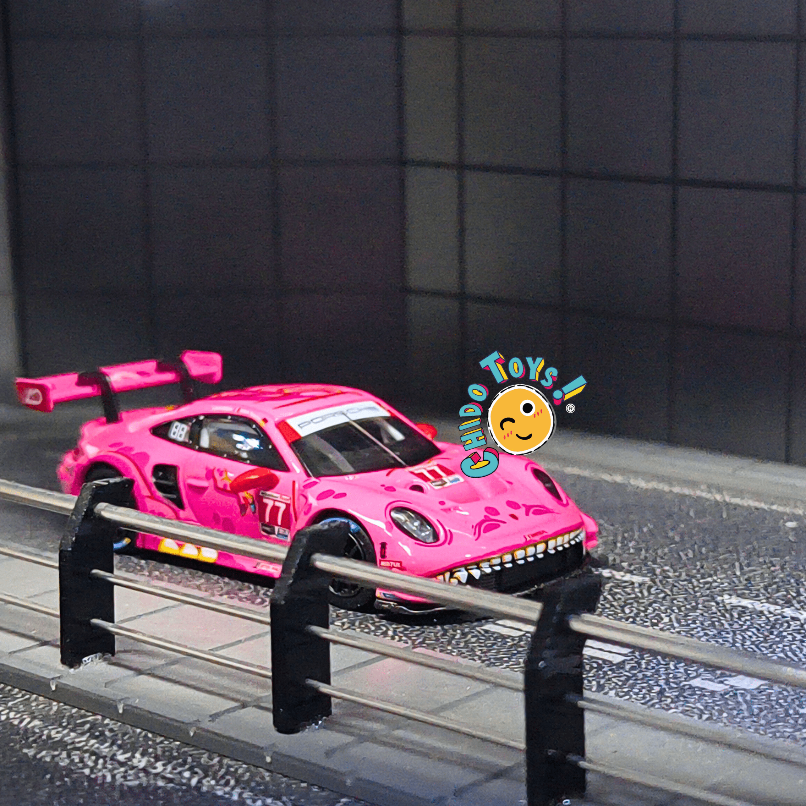 Mini GT Porsche 911 GT3 R 77 1:64 IMSA 2024 AO - Chido Toys