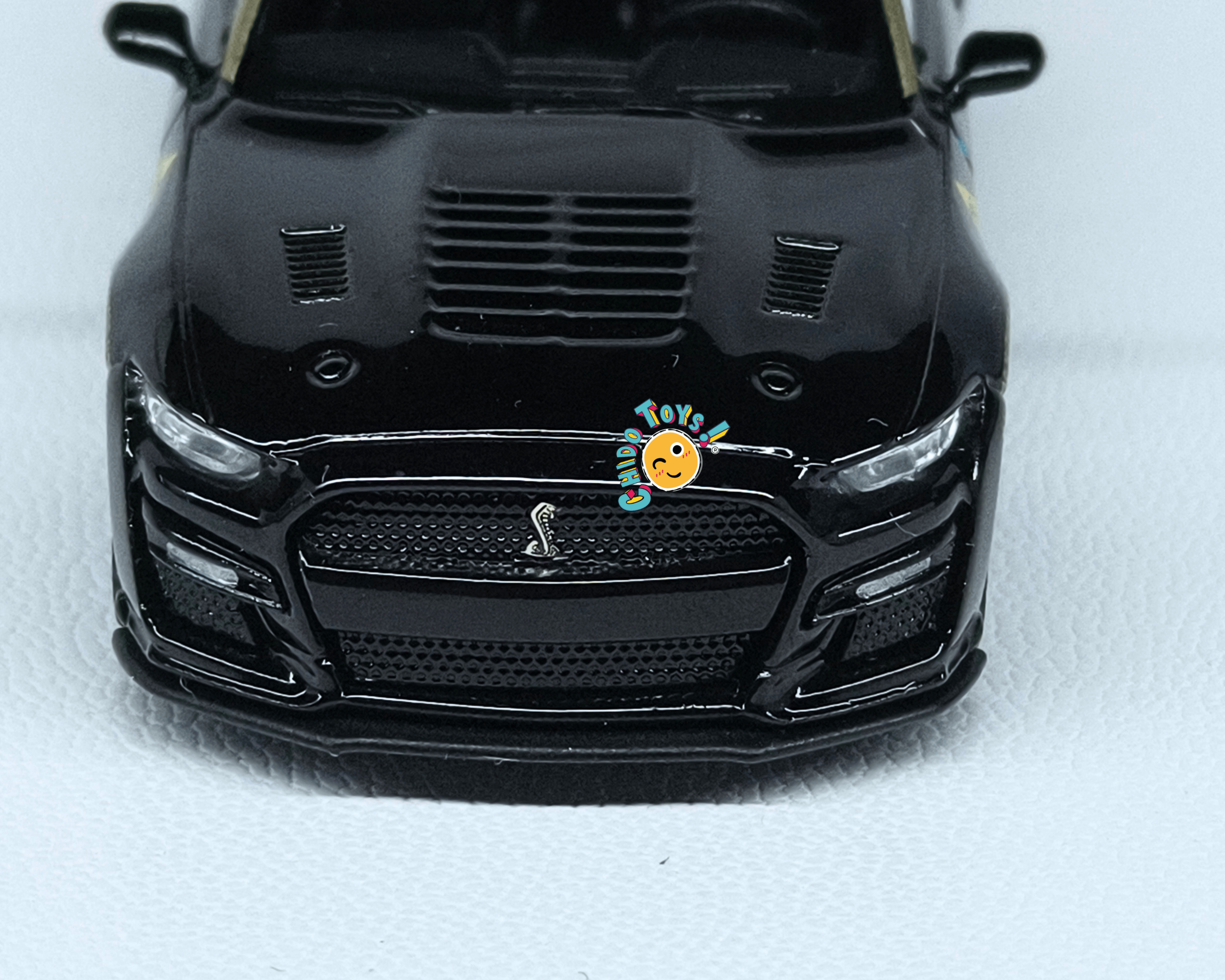Mini GT Shelby GT500 Dragon Snake Concept King Cobra 1:64 Negro/Oro - Chido Toys