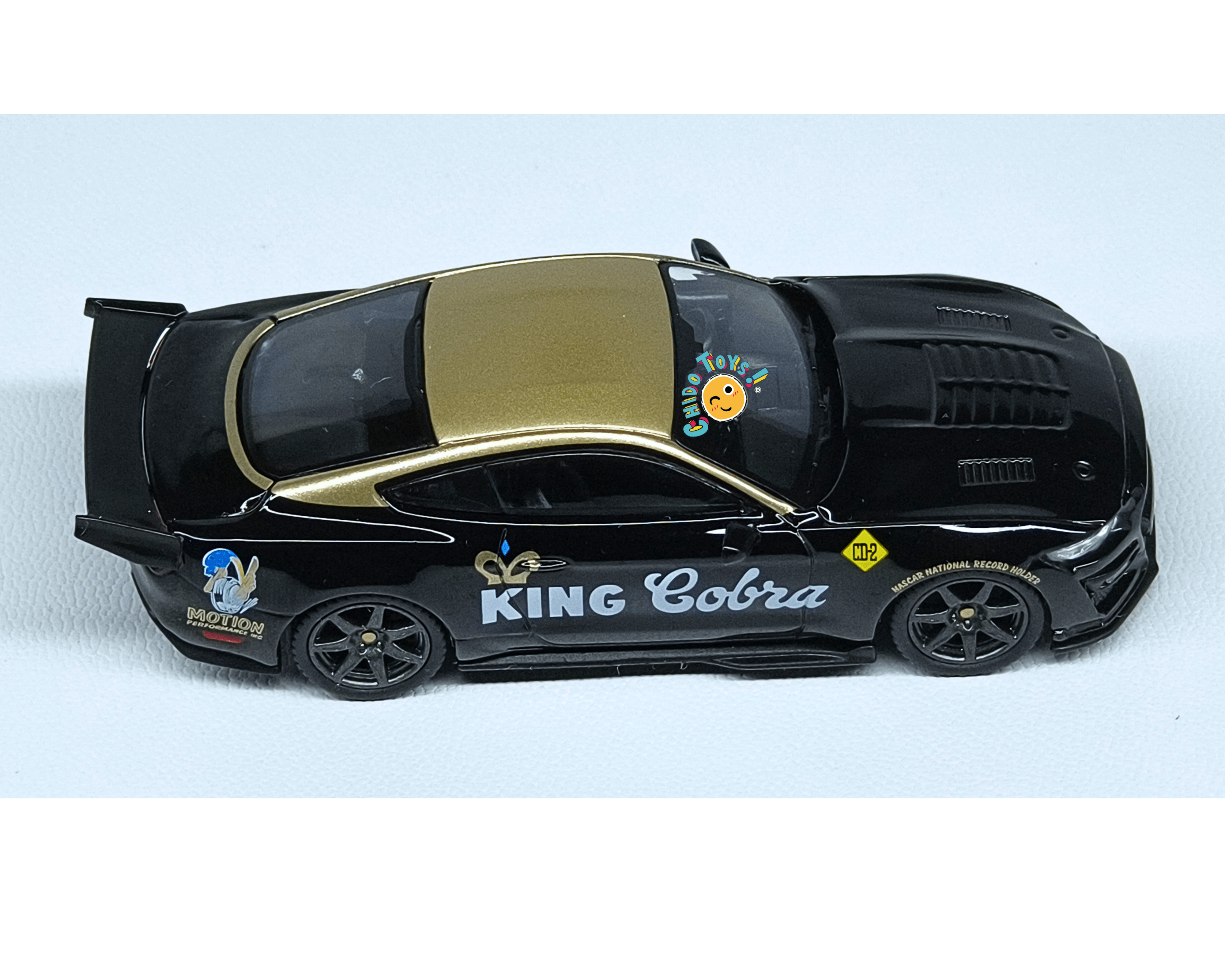 Mini GT Shelby GT500 Dragon Snake Concept King Cobra 1:64 Negro/Oro - Chido Toys