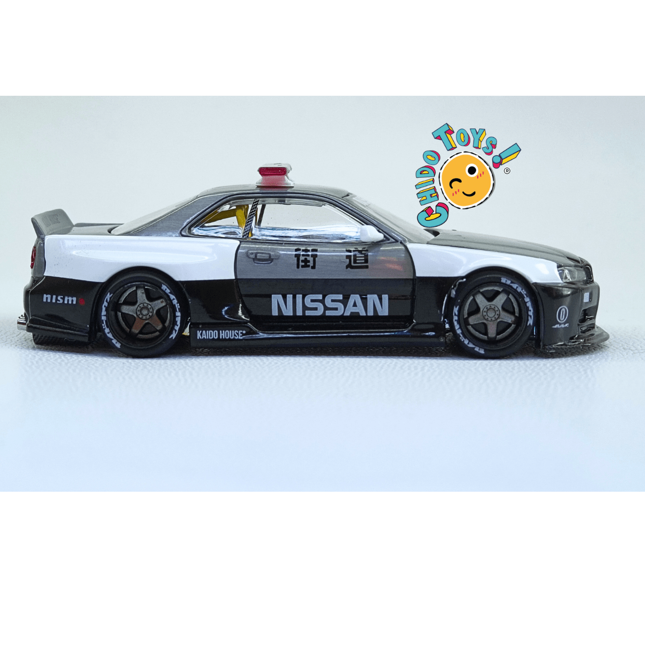 Nissan Skyline GT - R R34 Kaido Works V2 Aero Japan Police – Versión CHASE | Mini GT x Kaido House | 1:64 - Chido Toys