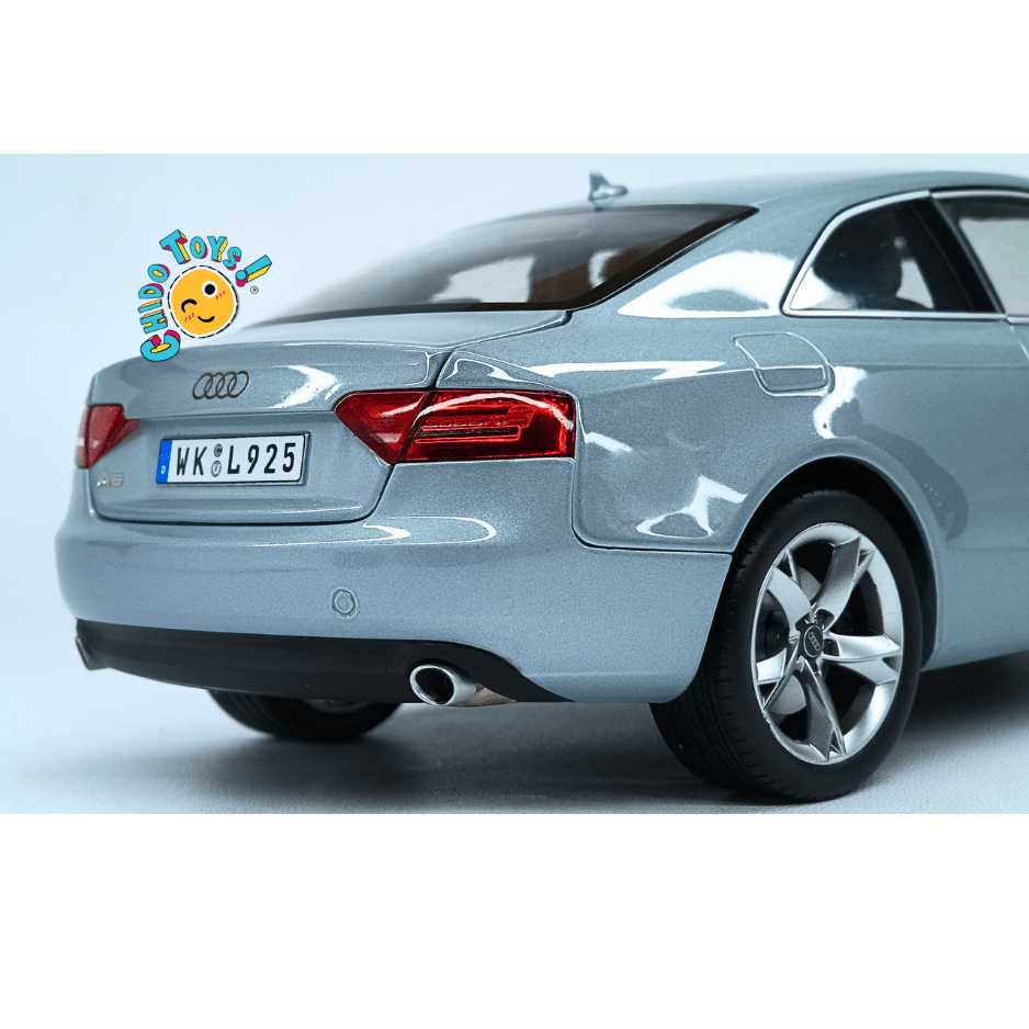 Norev Audi A5 Coupé 2007 1:18 Monza Silver con apertura total - Chido Toys