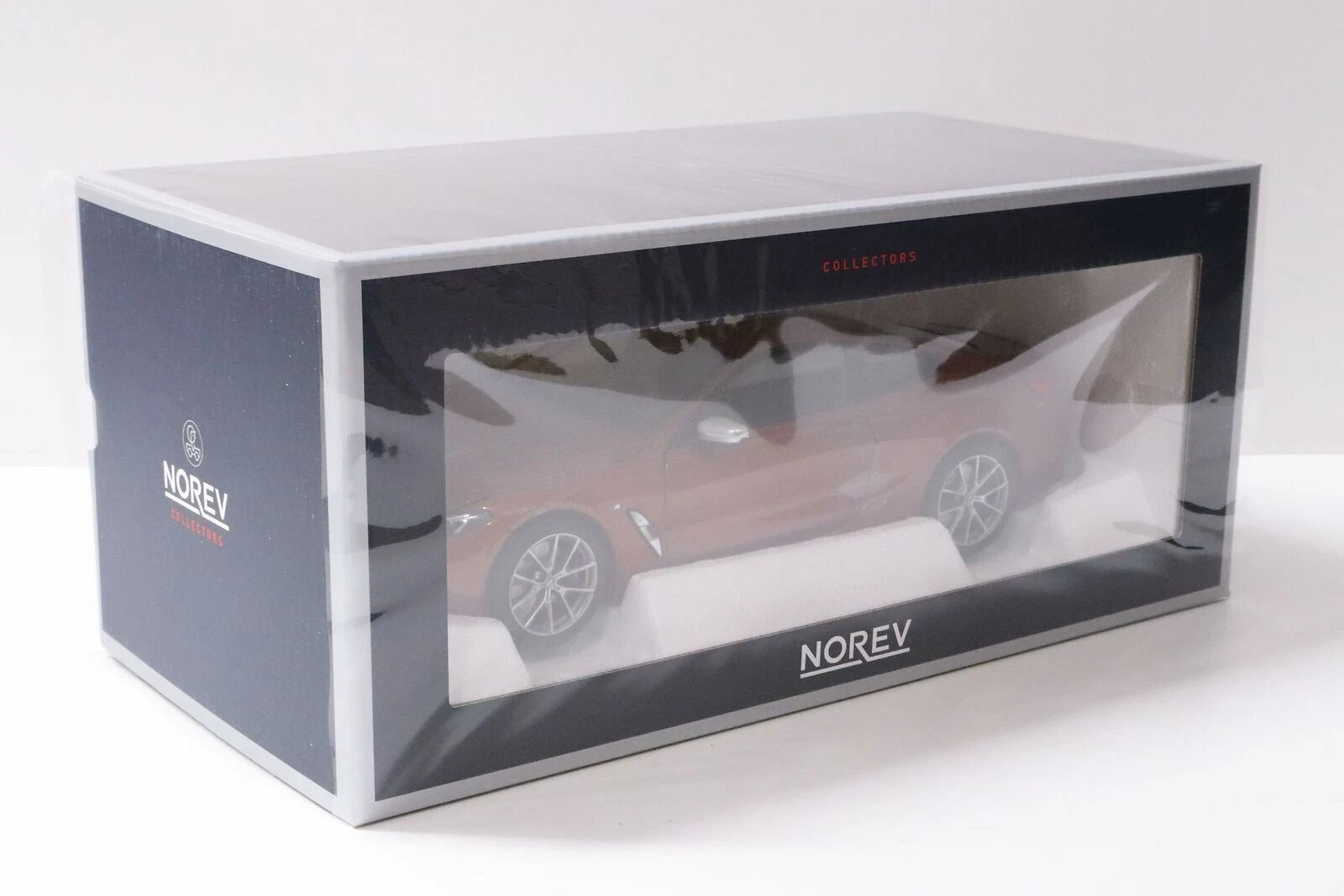 Norev BMW M850i Coupé 2019 1:18 naranja metálico con apertura total - Chido Toys