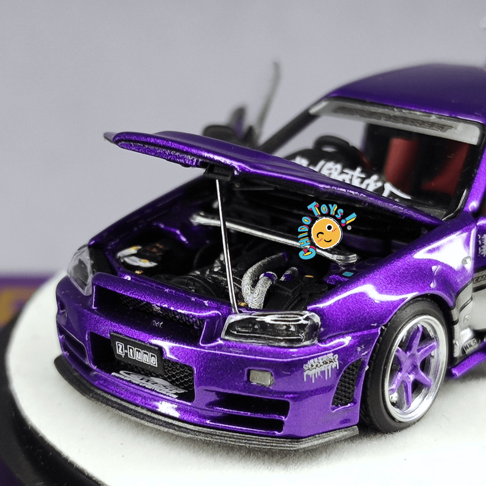 PGM GT - R R34 1:64 CHINA EXCLUSIVE HEC 2025 con Motor y Base Giratoria - Chido Toys