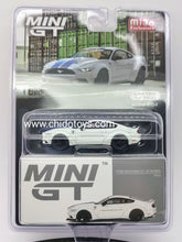 Cargar imagen en el visor de la galería, Auto a escala marca Mini GT, Modelo FORD MUSTANG GT LB-WORKS
