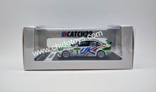 Cargar imagen en el visor de la galería, Auto a escala marca CATCH22, modelo 320i Guía de Carrera Macau 2005
