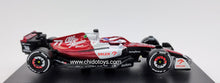Cargar imagen en el visor de la galería, Auto a escala marca Bburago, Modelo F1 Alfa Romeo Racing, Valtteri Bottas
