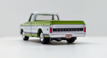 Cargar imagen en el visor de la galería, Auto a escala marca Greenlight, modelo Chevrolet C-10 1972
