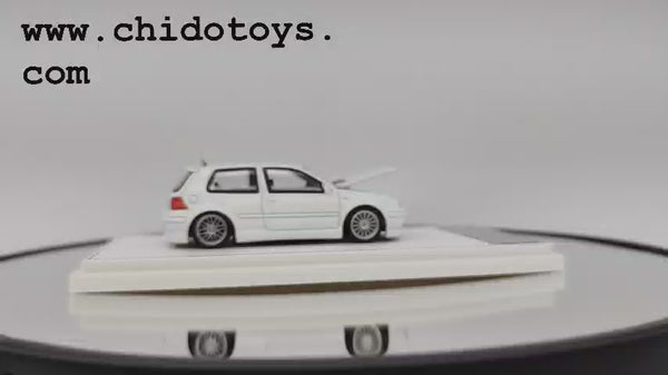 Focal VW Golf GTI Mk4 1:64 blanco con cofre abatible