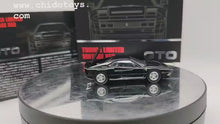Cargar y reproducir el video en el visor de la galería, Auto a escala marca Tomica Limited Vintage Neo, modelo Ferrari GTO Black
