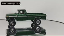 Cargar y reproducir el video en el visor de la galería, Auto a escala marca Greenlight, modelo 1979 Ford F-350, Emerald Green
