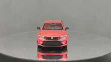 Cargar y reproducir el video en el visor de la galería, Auto a escala marca Pop Race escala 1/64 modelo Honda Civic Type R.
