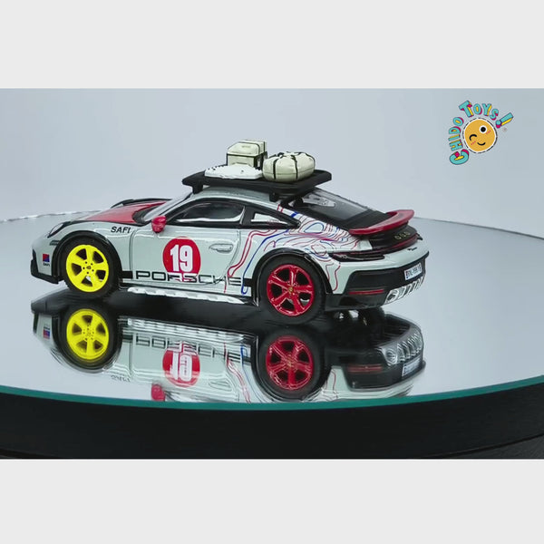 Mini GT Porsche 911 Dakar Safari 1:64 rally #19 