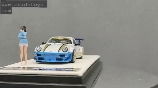 TPC RWB 964 RAUH-Welt 1:64 con capelo y figurilla
