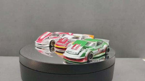 Auto a escala marca Mini GT modelo Kaido House x Mini GT Fairlady Z Kaido GT V2 Verde con Blanco