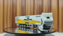Cargar y reproducir el video en el visor de la galería, Auto a escala marca ModernArt &amp; Time Micro, Container Truck LBWK #23

