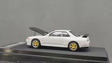 Cargar y reproducir el video en el visor de la galería, Auto a escala marca Cool Art, Modelo Nissan GTR R32

