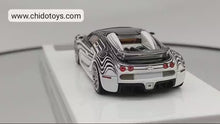 Cargar y reproducir el video en el visor de la galería, Auto a escala marca LJM Modelo Bugatti  Veyron L´or Blanc (brilla en la oscuridad)

