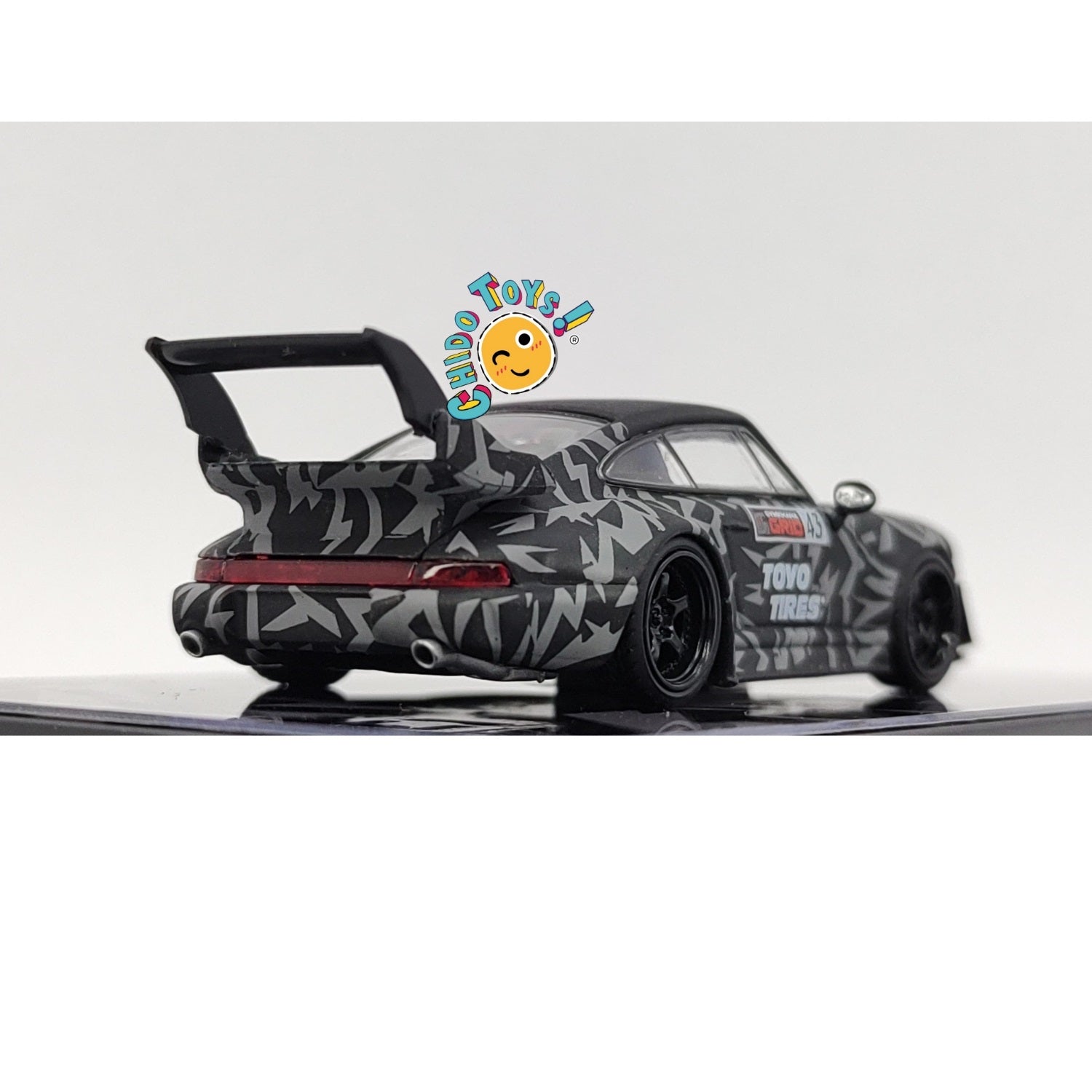 RWB 964 Hoonipigasus Monster (1:64) – Edición Flame - Chido Toys