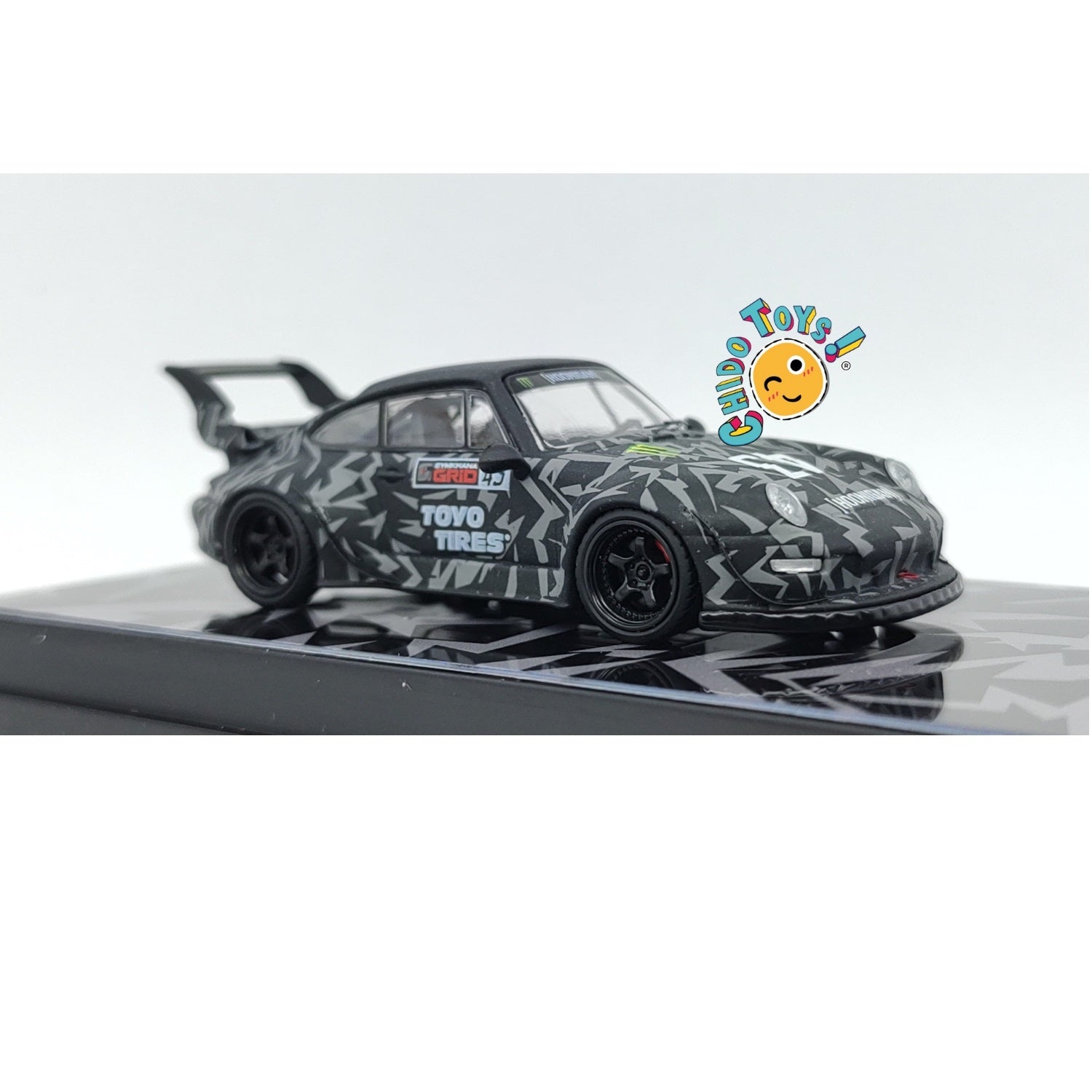 RWB 993 Hoonipigasus Monster (1:64) – Edición Flame - Chido Toys