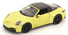 Maisto Porsche 911 Targa 4 GTS 992.2 1:18 amarillo, diecast con techo negro, llantas de goma, apertura de puertas y tapas con toldo removible