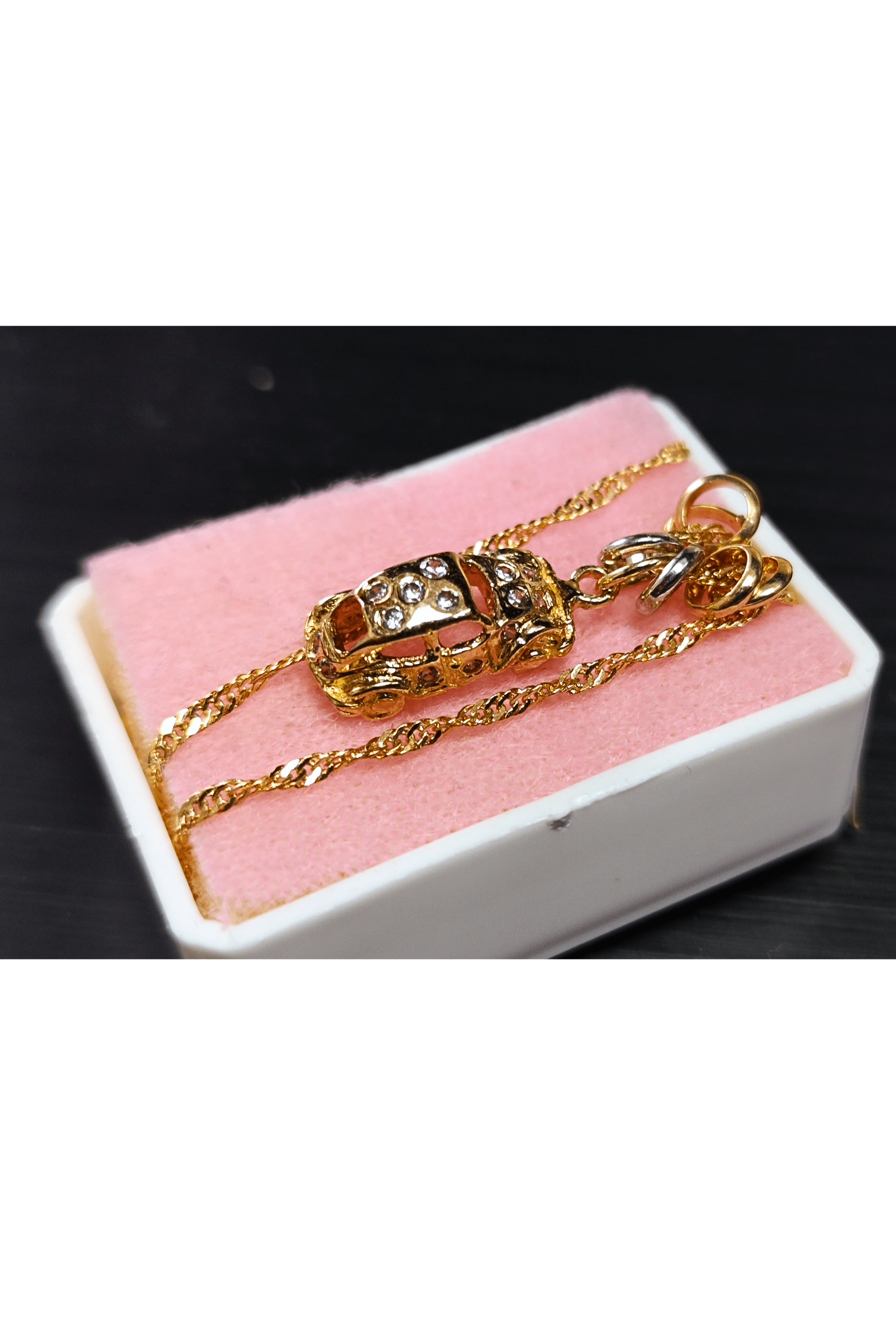 Semanario "Bochito" en oro laminado con cadena – Regalo especial para amantes de los Bochos - Chido Toys