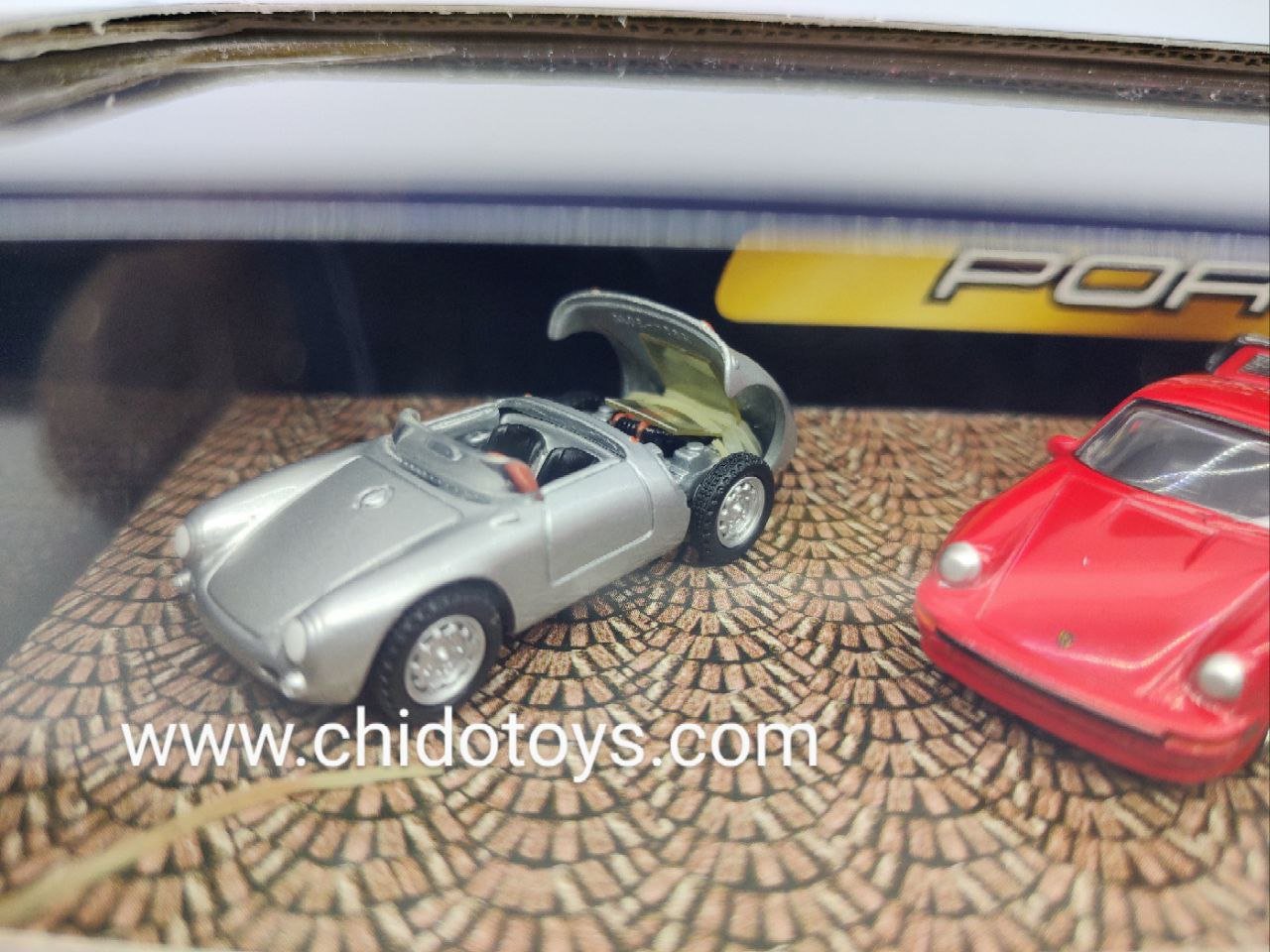 HOT WHEELS '69-70 Chevy Camaro Lot de 4 : 50e anniversaire, Ultra Hots