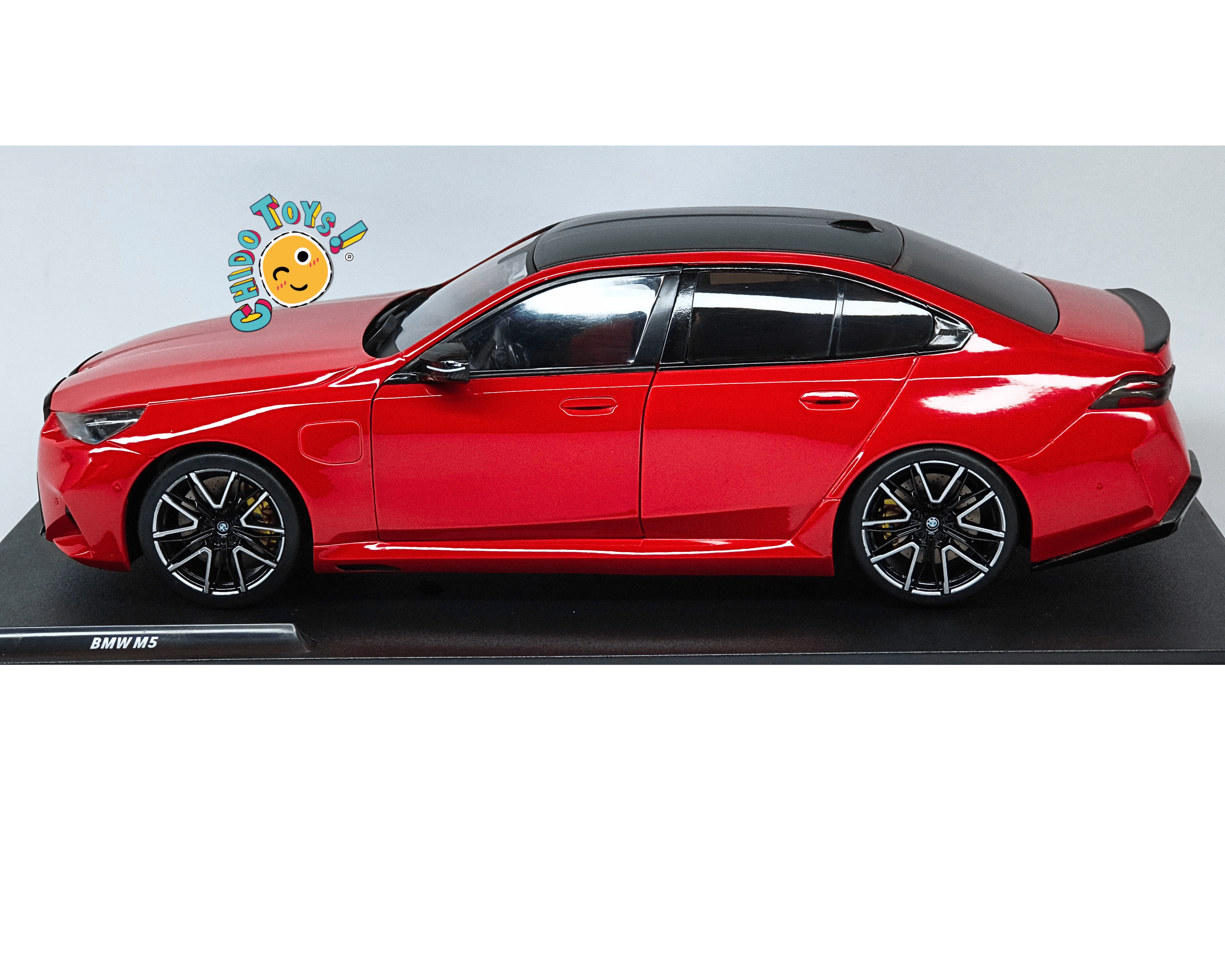 Solido BMW M5 2025 1:18 Fire Red Dirección Funcional - Chido Toys