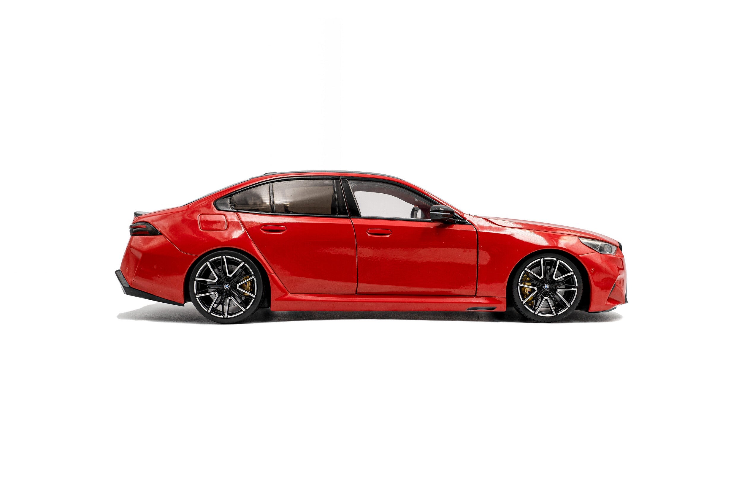 Solido BMW M5 2025 1:18 Fire Red Dirección Funcional - Chido Toys