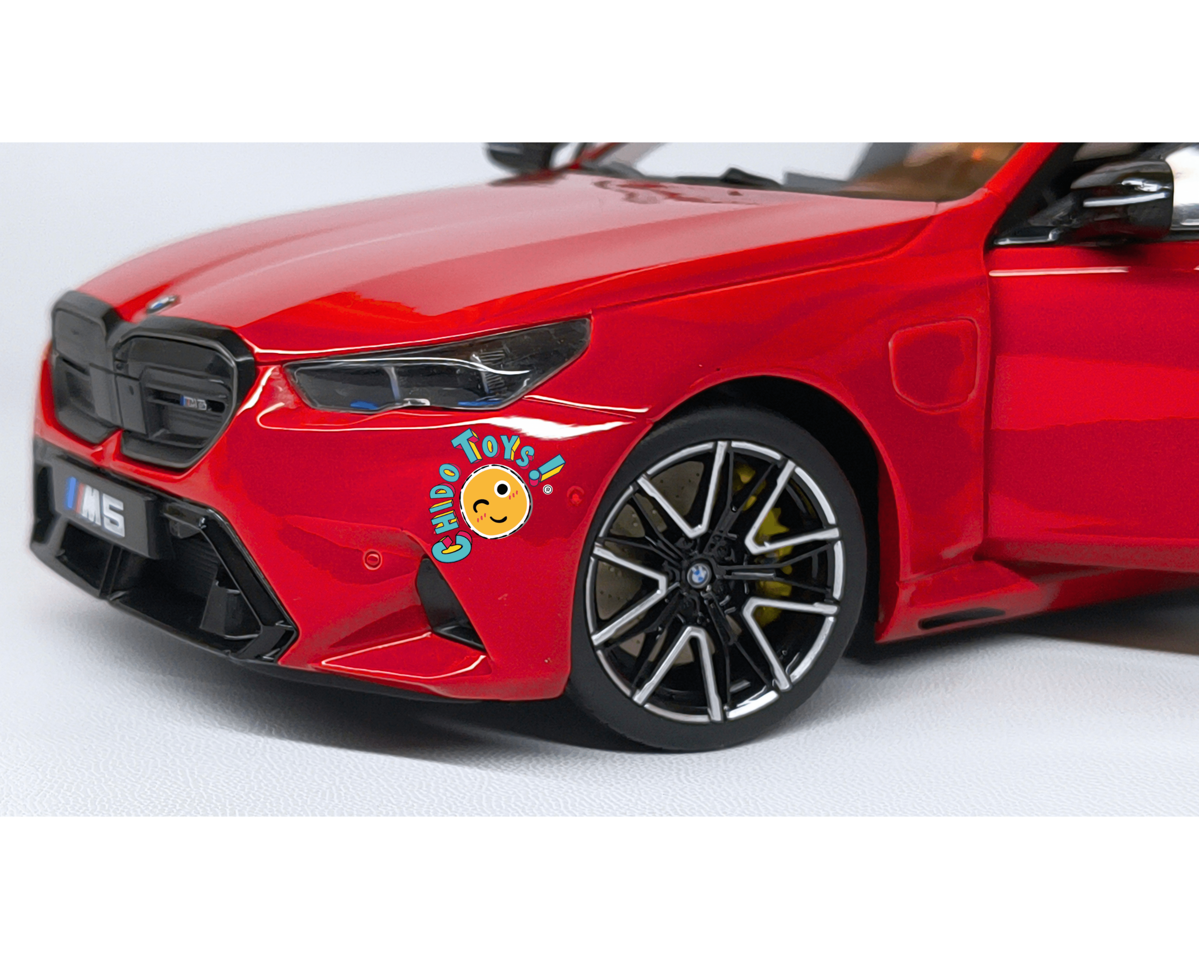 Solido BMW M5 2025 1:18 Fire Red Dirección Funcional - Chido Toys