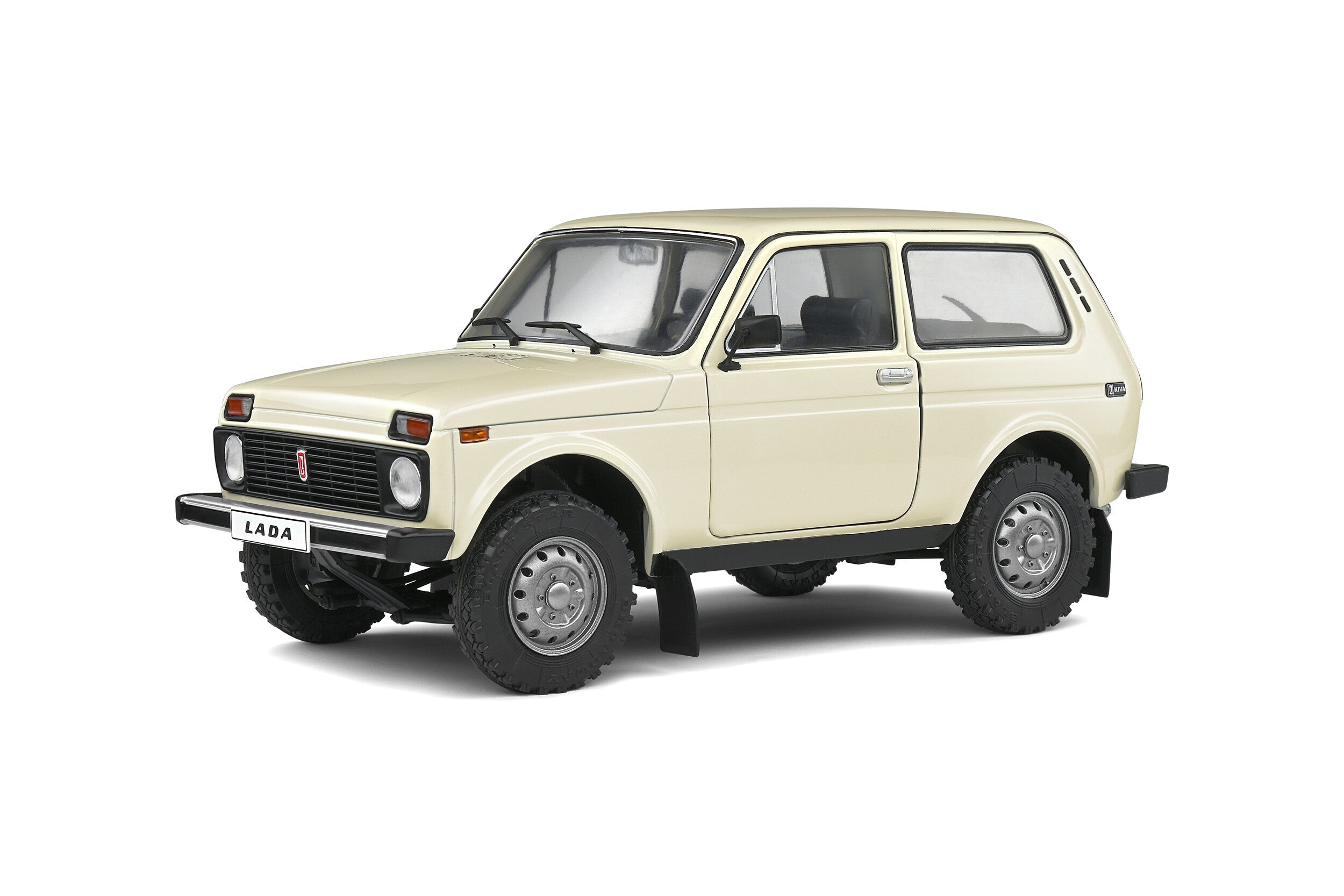 Solido Lada Niva 1600 1980 1:18 color crema clásico - Chido Toys