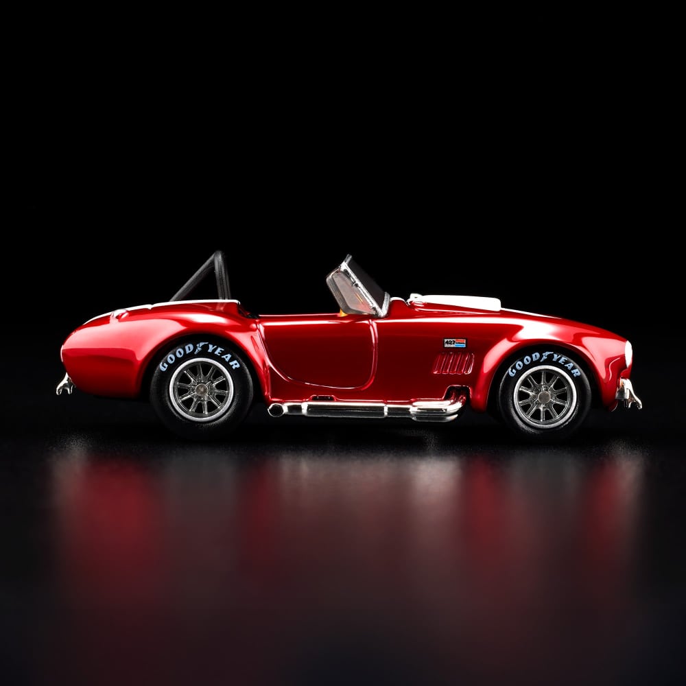 Hot Wheels RLC 1965 Shelby Cobra 427 S/C 1:64 Spectraflame Red con cofre abatible