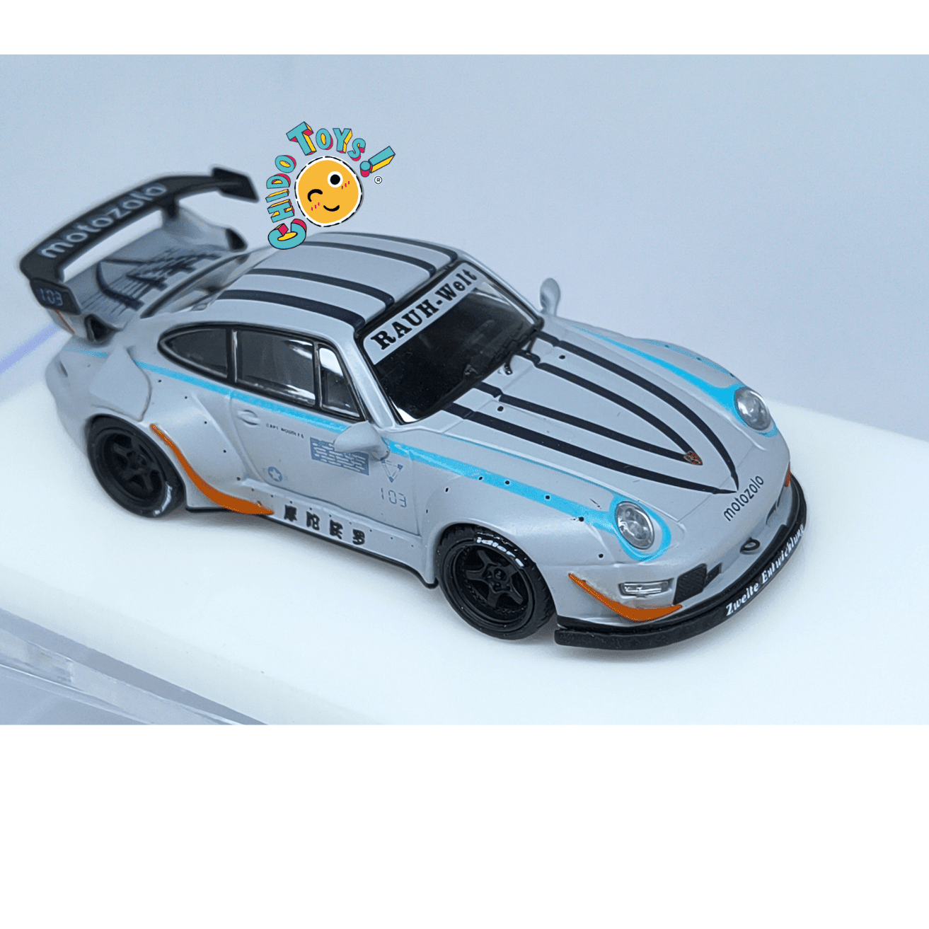 Top Models RWB 930 1:64 edición limitada gris mate con capelo - Chido Toys